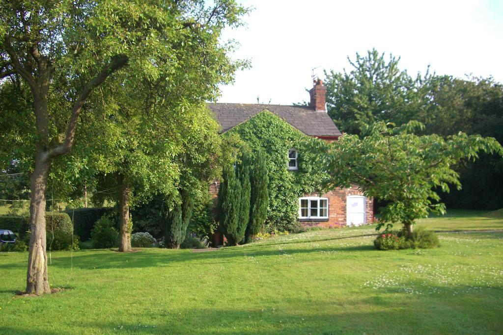 Ash Farm Country House Hotel Little Bollington Exterior photo