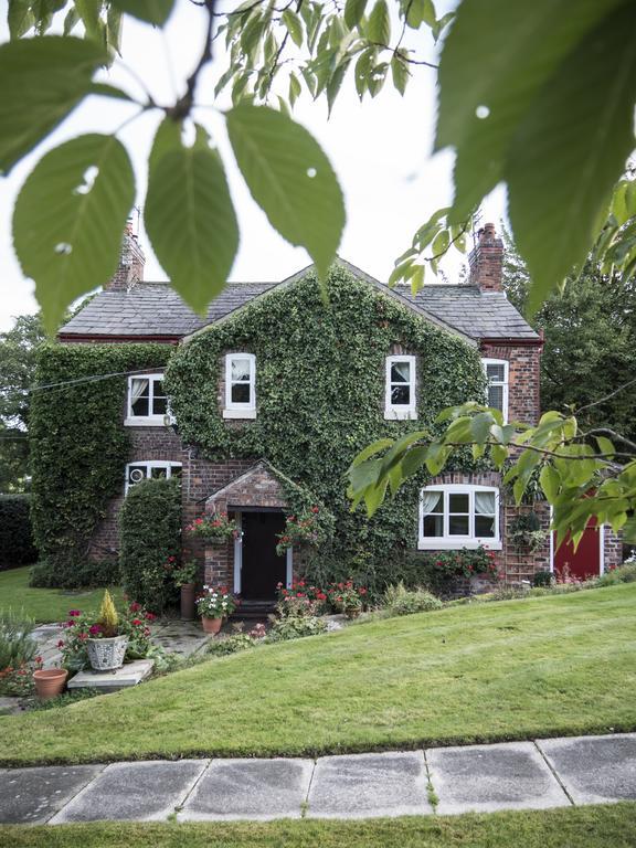 Ash Farm Country House Little Bollington Exterior photo